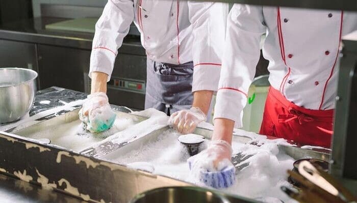 Giữ vệ sinh khu vực chế biến