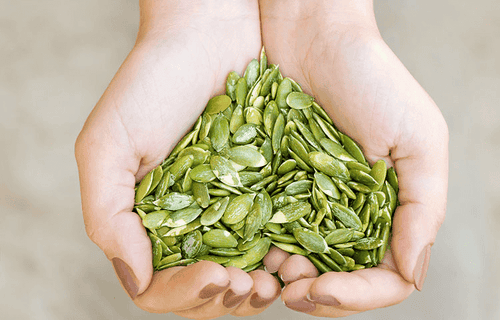 Lưu Ý Khi Sử Dụng Hạt Bí Cho Người Huyết Áp Cao